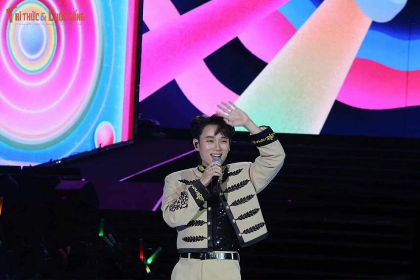 Trúc Nhân khuấy động sân khấu Hòa nhạc ánh sáng - Chào năm mới 2026