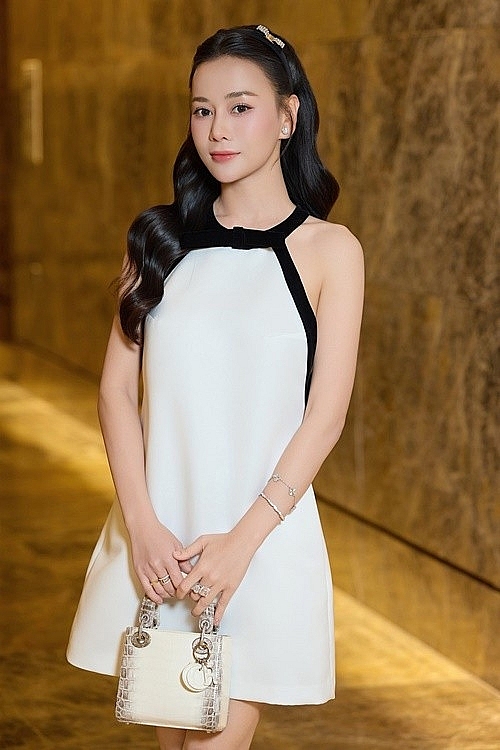 Vì sao bài đăng mới của diễn viên Phương Oanh thu hút sự chú ý?