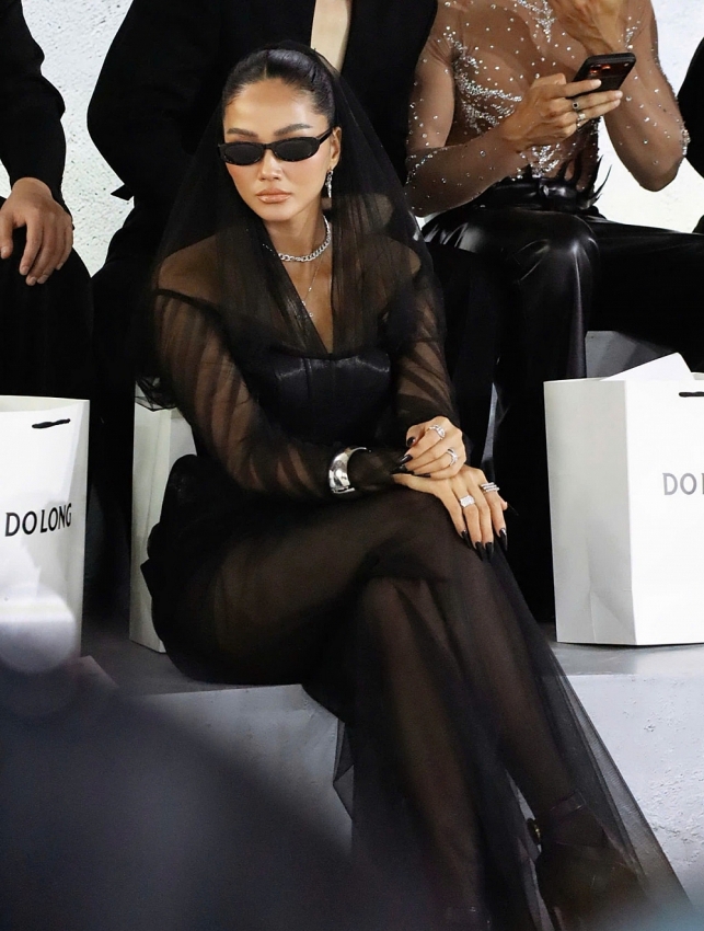 Hoa hậu H'hen Niê thần thái sắc lẹm, đẹp huyền bí