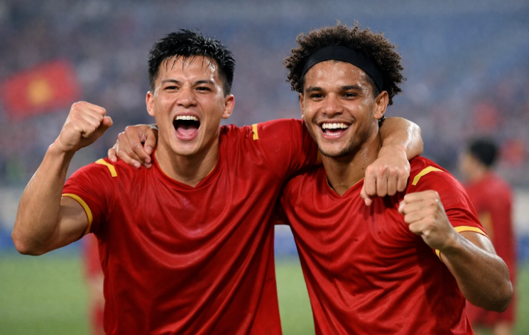 Tài năng gốc Việt về Việt Nam chơi bóng là ai?