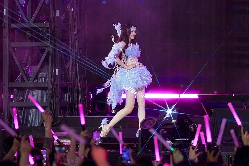 Hoa hậu Tiểu Vy 'lột xác' ấn tượng như thiên thần Victoria’s Secret