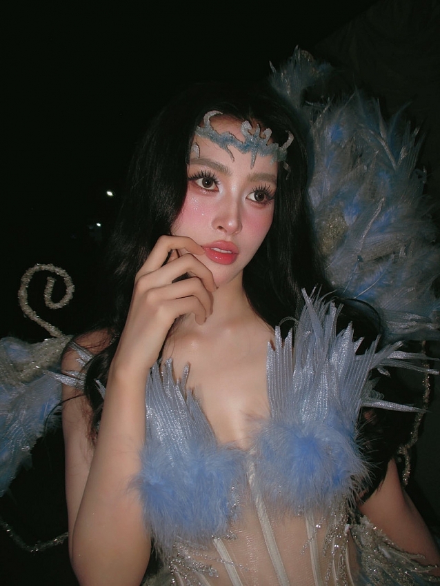 Hoa hậu Tiểu Vy 'lột xác' ấn tượng như thiên thần Victoria’s Secret