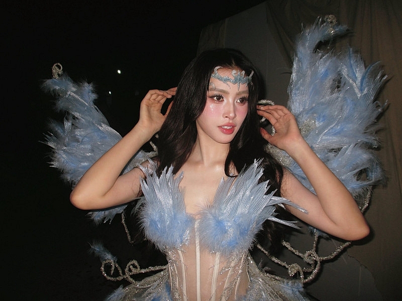 Hoa hậu Tiểu Vy 'lột xác' ấn tượng như thiên thần Victoria’s Secret