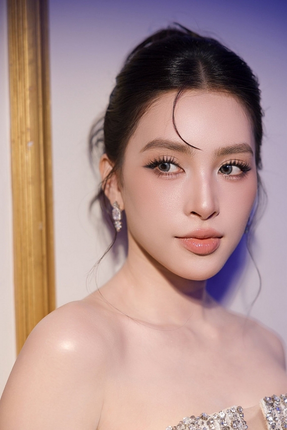 Hoa hậu Tiểu Vy 'lột xác' ấn tượng như thiên thần Victoria’s Secret