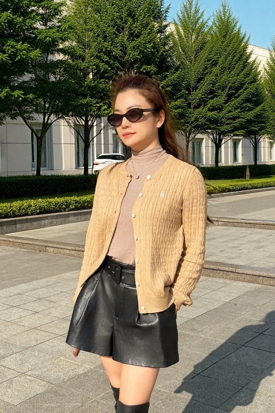 Vẻ đẹp 'không tuổi' của NSƯT Kiều Anh trong tà áo dài truyền thống