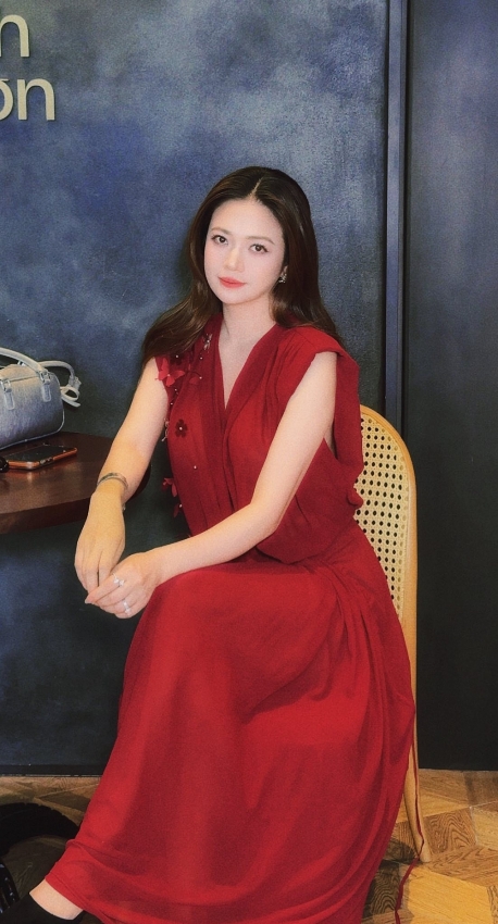 Vẻ đẹp 'không tuổi' của NSƯT Kiều Anh trong tà áo dài truyền thống