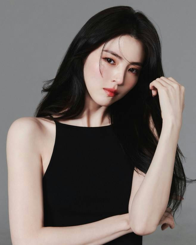 Goo Hye Sun, Han So Hee dẫn đầu danh sách những ngôi sao "không ai dám cưới"