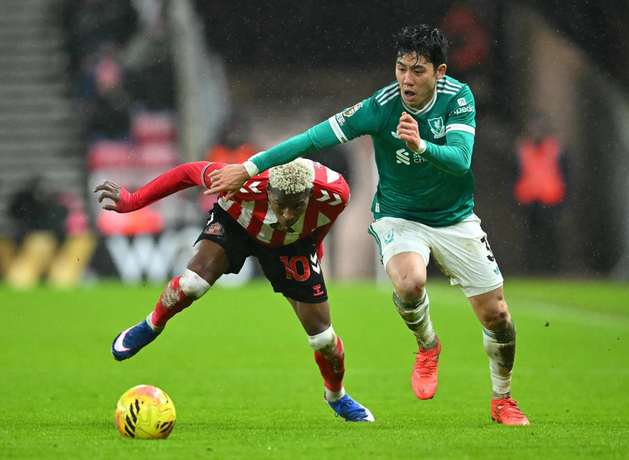 Tuyển thủ Nhật Bản tại Liverpool dính chấn thương ám ảnh