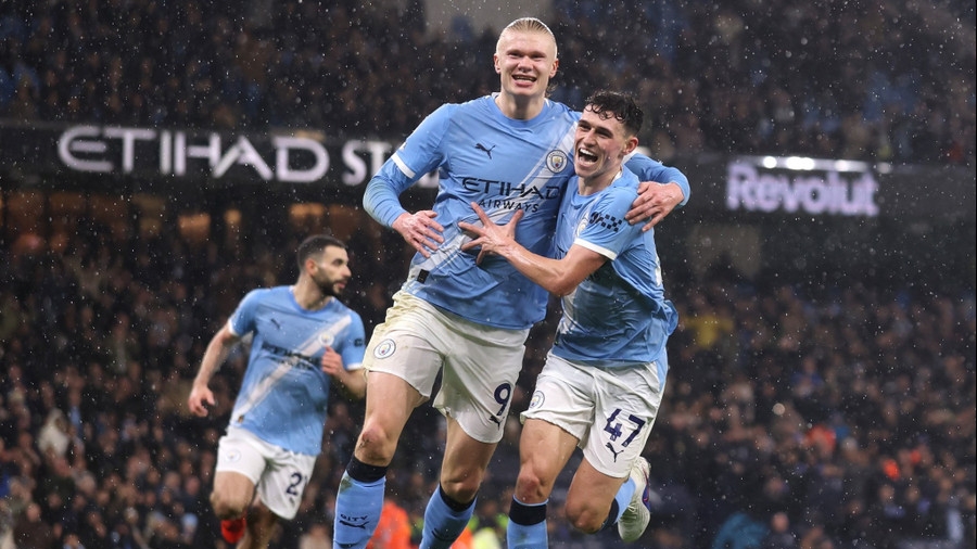 Haaland đi vào lịch sử, Man City bám đuổi quyết liệt Arsenal