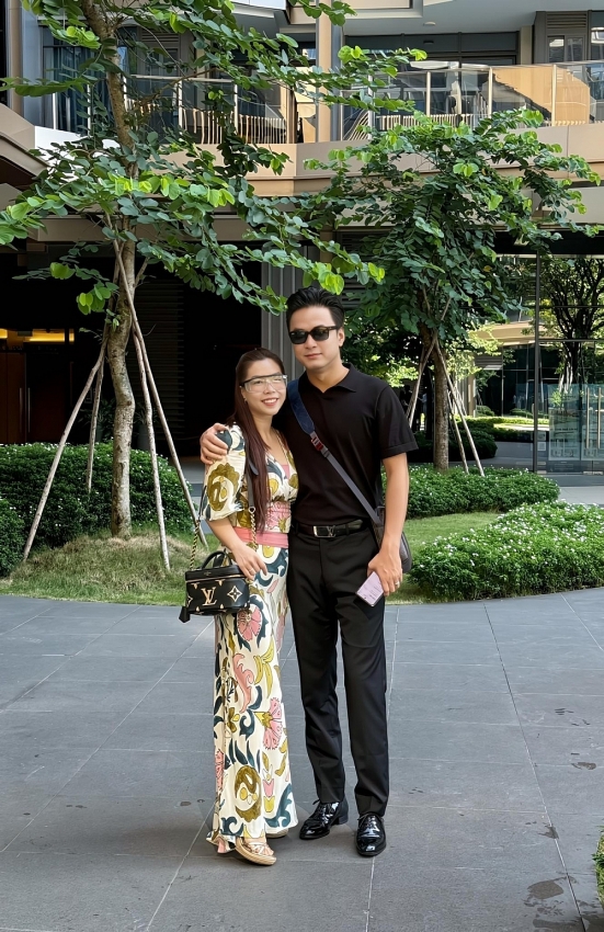 Hồng Đăng và hôn nhân 18 năm bền chặt bên vợ bằng tuổi