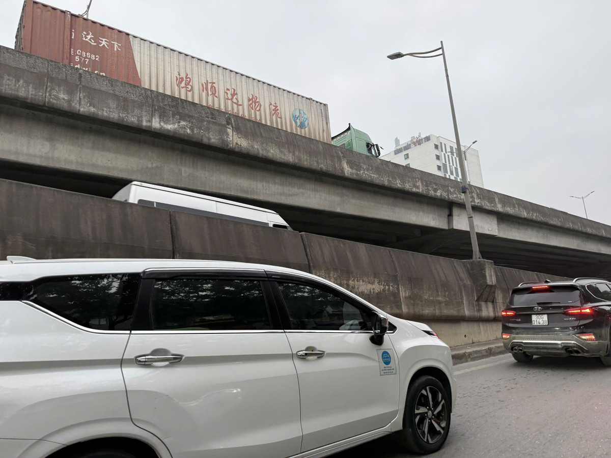 Từ sáng sớm 26 tháng Chạp, người dân ùn ùn rời Hà Nội về quê đón Tết