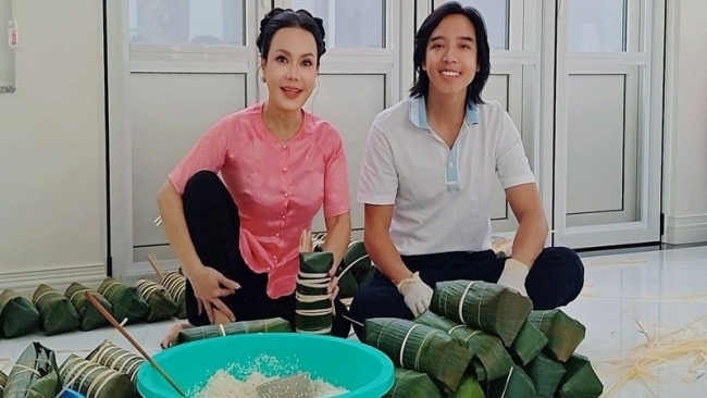 Sinh nhật đặc biệt của Hoài Phương bên Việt Hương