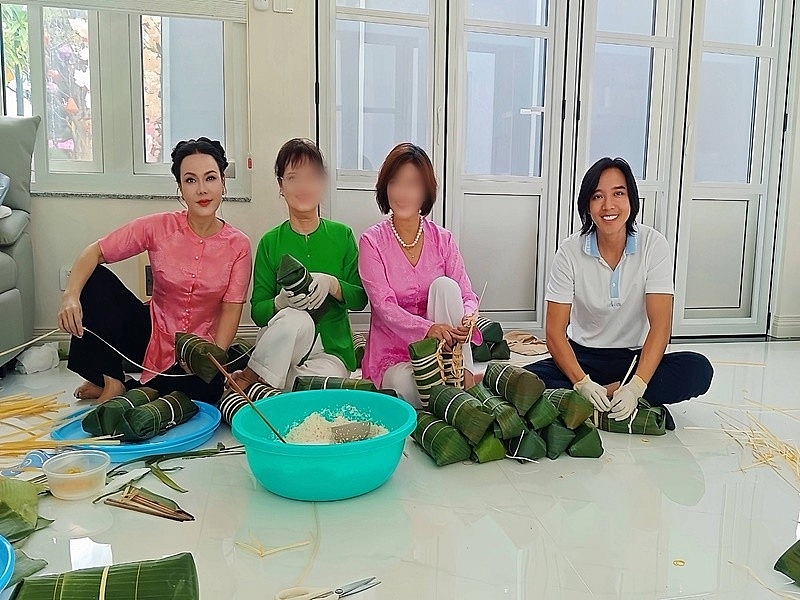 Sinh nhật đặc biệt của Hoài Phương bên Việt Hương