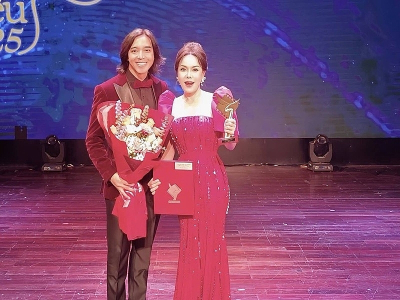 Sinh nhật đặc biệt của Hoài Phương bên Việt Hương