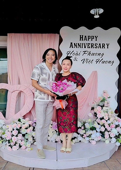 Sinh nhật đặc biệt của Hoài Phương bên Việt Hương