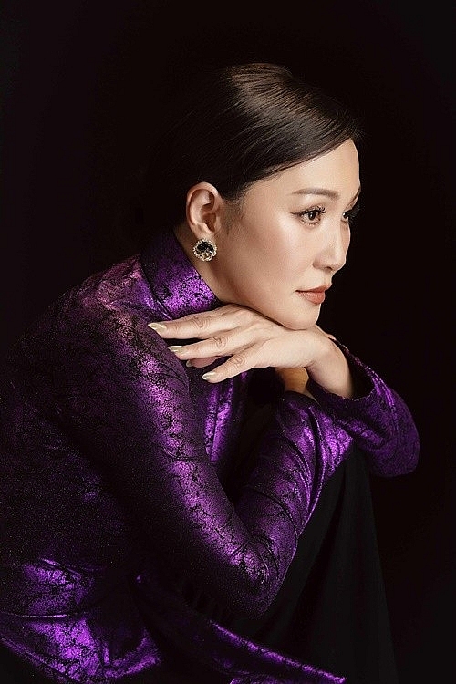 Hồng Đào nhan sắc đẹp mặn mà, đời thường đầy bình yên