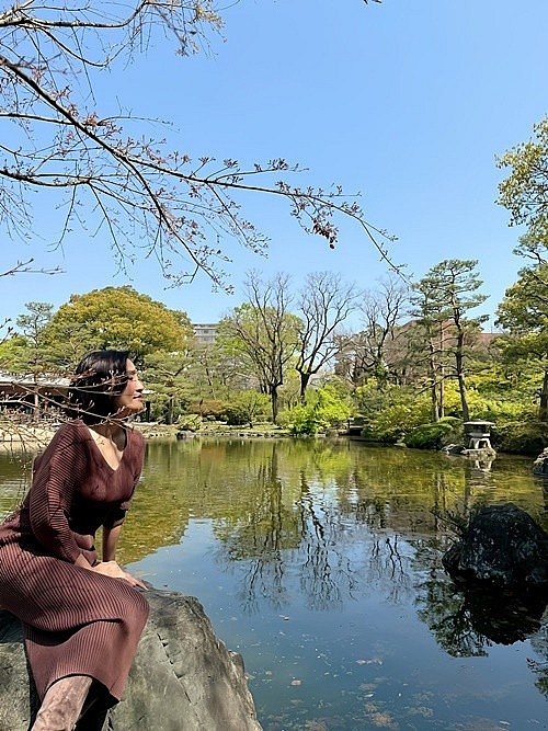 Hồng Đào nhan sắc đẹp mặn mà, đời thường đầy bình yên