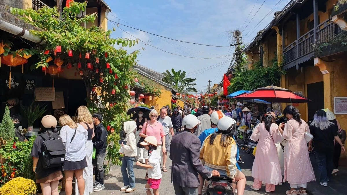 Du xuân ngày Tết đến đâu, chuẩn bị gì để chuyến đi trọn niềm vui?