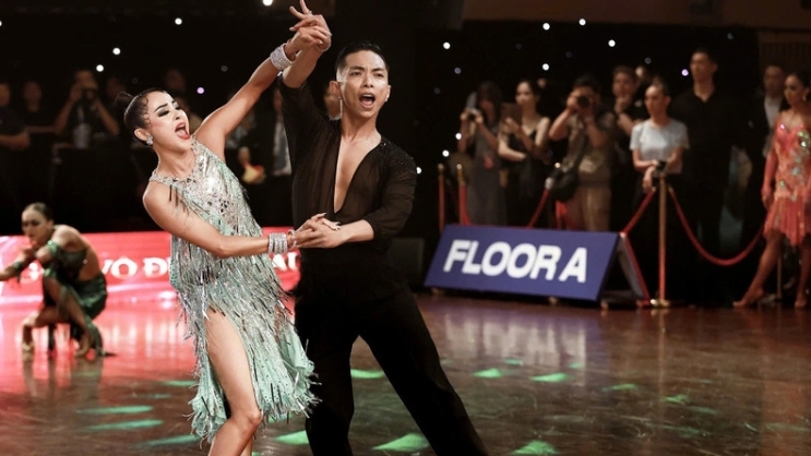 "Vua băng đồng" Klaebo gây sốt với màn tăng tốc ngược dốc tại Olympic mùa Đông 2026