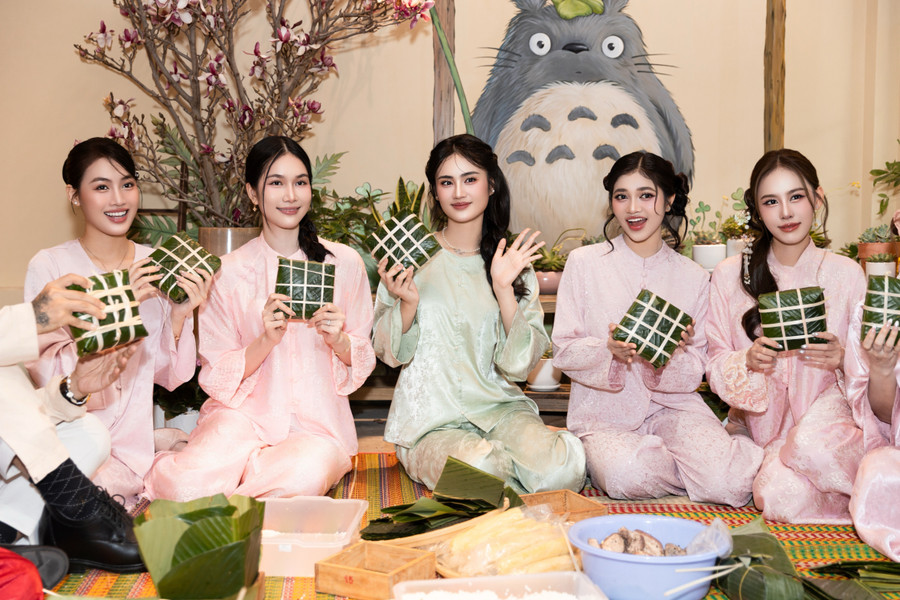 Dàn Hoa hậu, Á hậu gói bánh chưng, trao hơn 1,3 tỷ đồng tặng người nghèo