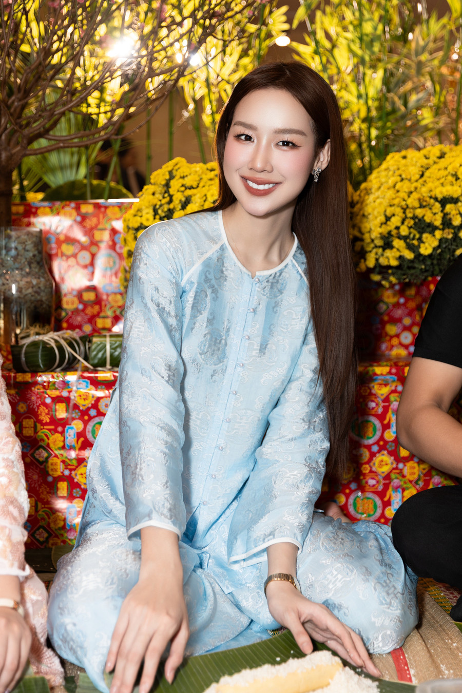 Dàn Hoa hậu, Á hậu gói bánh chưng, trao hơn 1,3 tỷ đồng tặng người nghèo