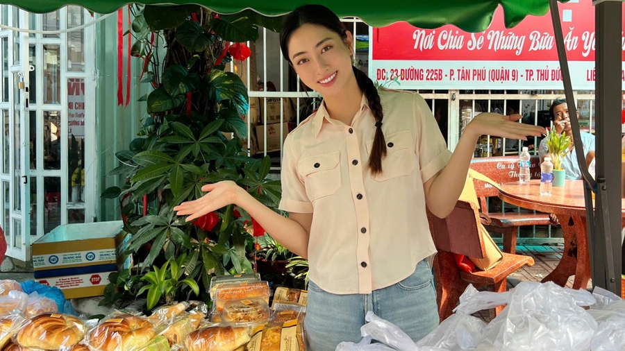 Hoa hậu Lương Thùy Linh nấu cơm tặng bệnh nhi ung bướu