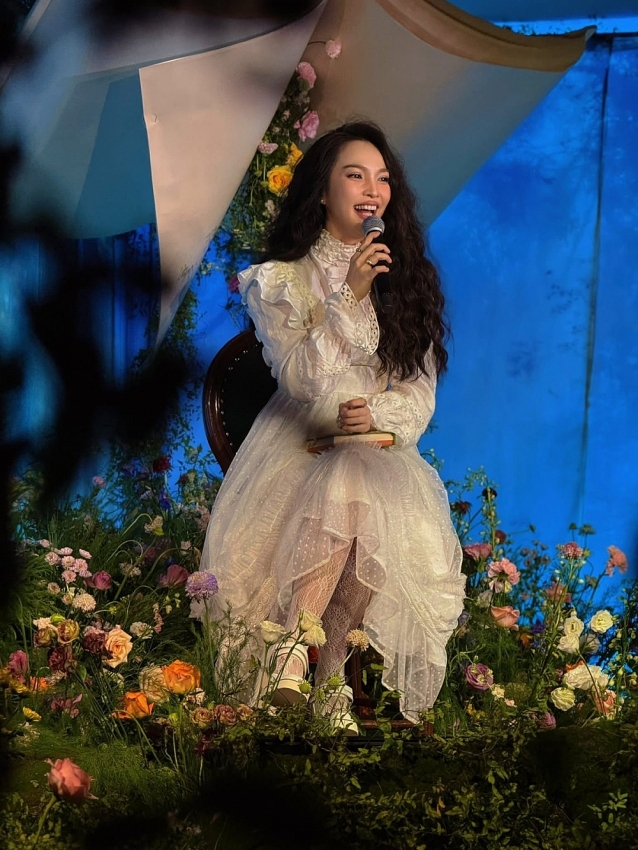 Mỹ Tâm và Hiền Thục: Tình bạn thân thiết từ thời đi học Mỹ Tâm và Hiền Thục: Tình bạn thân thiết từ thời đi học