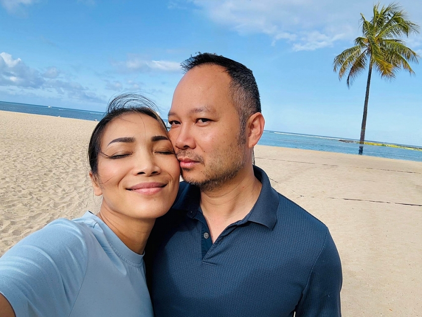 Ca sĩ Hồng Ngọc khéo cân bằng giữa gia đình và sự nghiệp ở tuổi U50