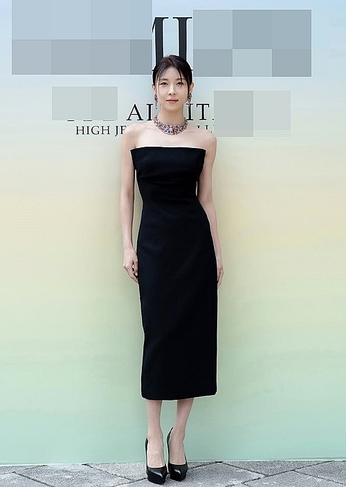 Ha Ji Won 48 tuổi vẫn đẹp rạng ngời và quyến rũ