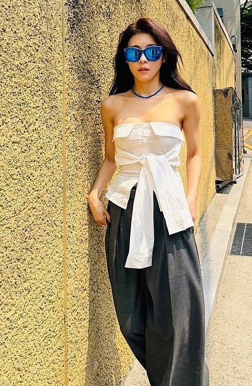 Ha Ji Won 48 tuổi vẫn đẹp rạng ngời và quyến rũ