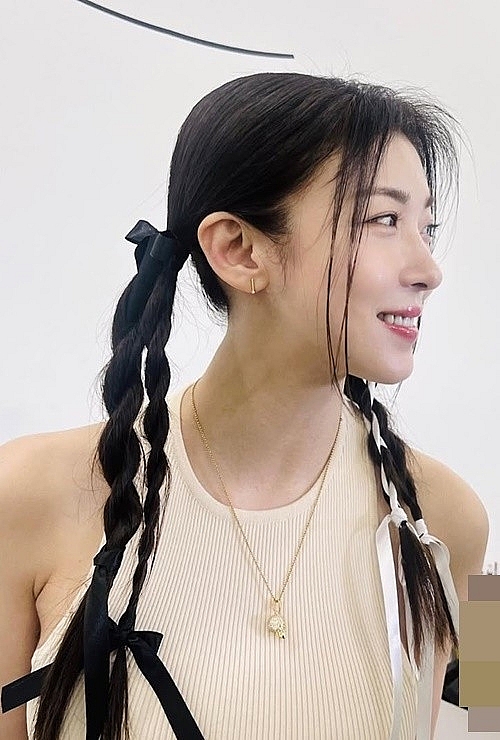 Ha Ji Won 48 tuổi vẫn đẹp rạng ngời và quyến rũ