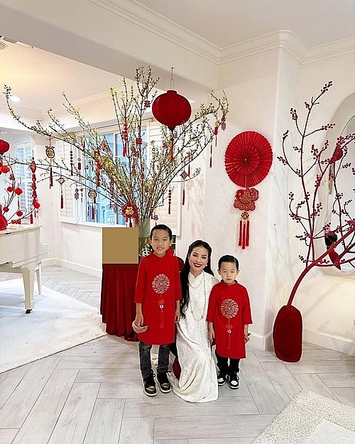 Đón Tết nơi xứ người, Phạm Hương thướt tha áo dài trong biệt thự riêng