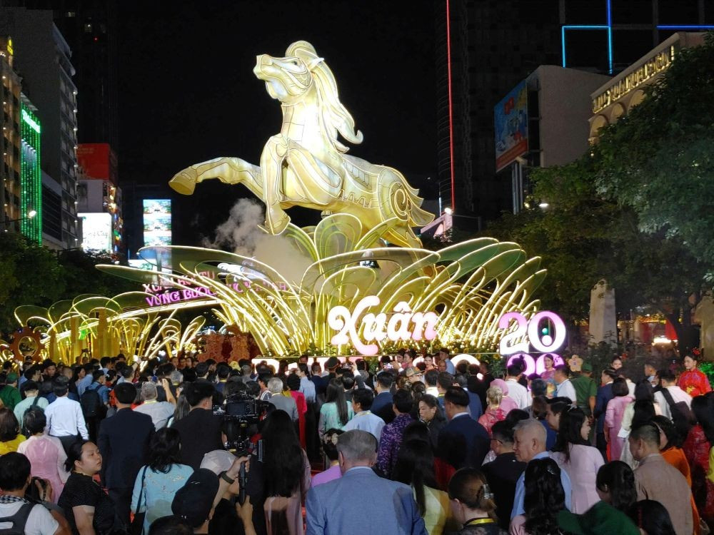 Không khí Tết Nguyên đán Bính Ngọ 2026 rộn ràng khắp cả nước Không khí Tết Nguyên đán Bính Ngọ 2026 rộn ràng khắp cả nước