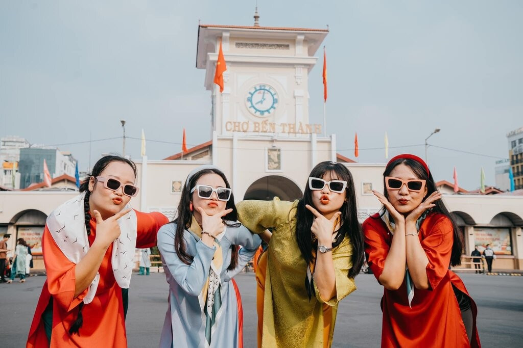 Giới trẻ hiện nay nhìn nhận Tết truyền thống ra sao?