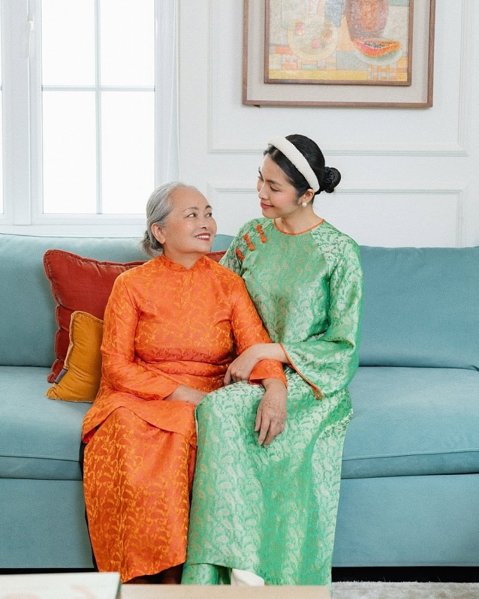 Tăng Thanh Hà diện áo dài mỗi dịp Tết khoe thần thái 'đỉnh cao'