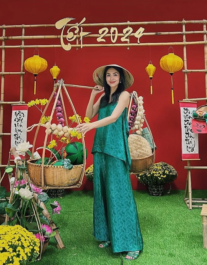 Tăng Thanh Hà diện áo dài mỗi dịp Tết khoe thần thái 'đỉnh cao'