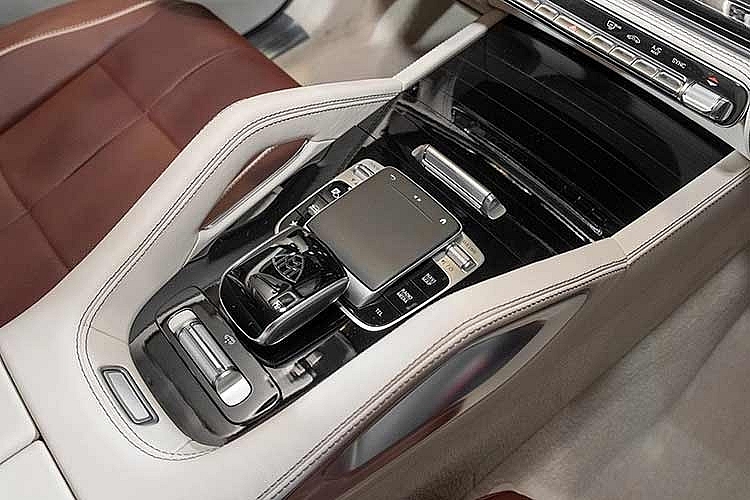 Ca sĩ Đức Phúc chi gần 9 tỷ đồng tậu Mercedes-Maybach GLS chơi Tết Ca sĩ Đức Phúc chi gần 9 tỷ đồng tậu Mercedes-Maybach GLS chơi Tết