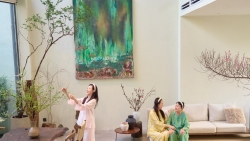 NSND Tự Long, Tuấn Hưng, Cường Đô La, Hồ Ngọc Hà khoe không gian biệt thự đón Tết Bính Ngọ