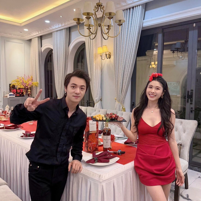 NSND Tự Long, Tuấn Hưng, Cường Đô La, Hồ Ngọc Hà khoe không gian biệt thự đón Tết Bính Ngọ