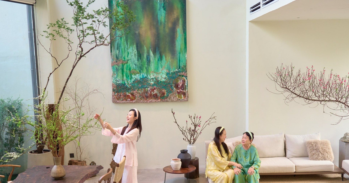 NSND Tự Long, Tuấn Hưng, Cường Đô La, Hồ Ngọc Hà khoe không gian biệt thự đón Tết Bính Ngọ