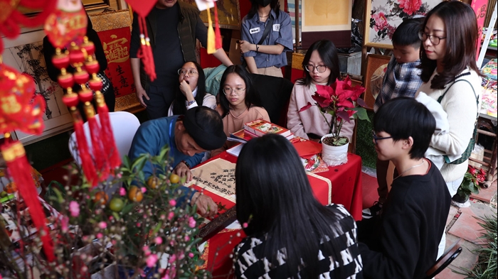 Xin chữ đầu năm.