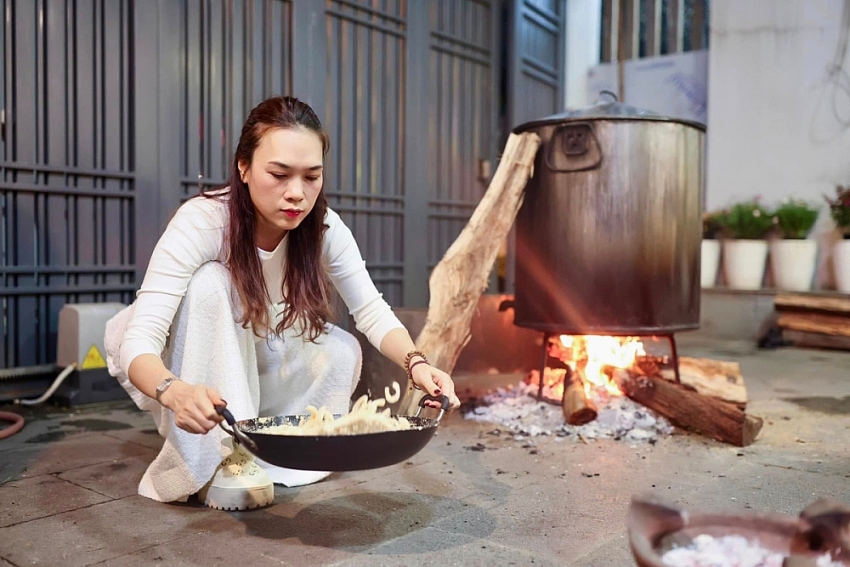 Hiếm khi chạy show Tết, Mỹ Tâm tận hưởng kỳ nghỉ bình yên bên gia đình