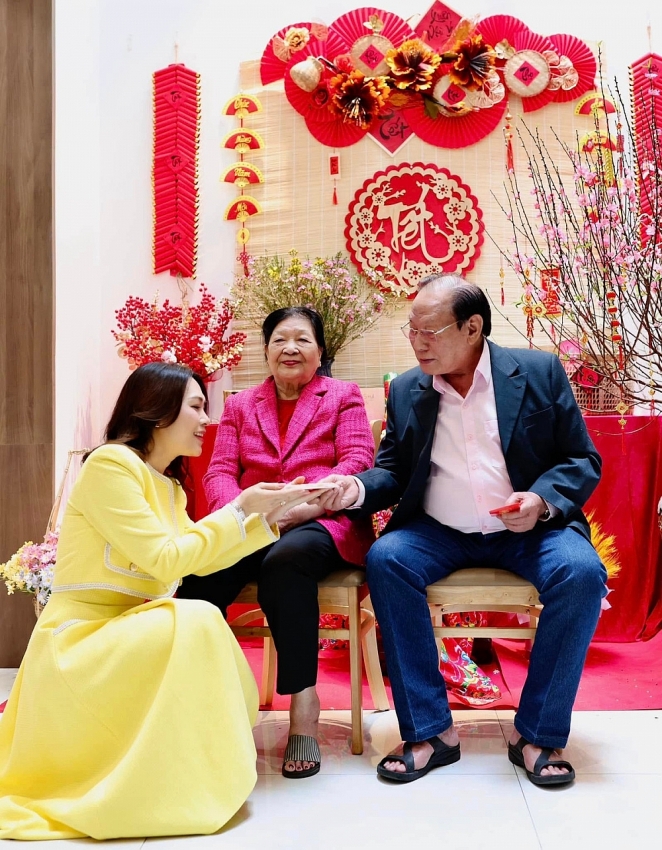 Hiếm khi chạy show Tết, Mỹ Tâm tận hưởng kỳ nghỉ bình yên bên gia đình