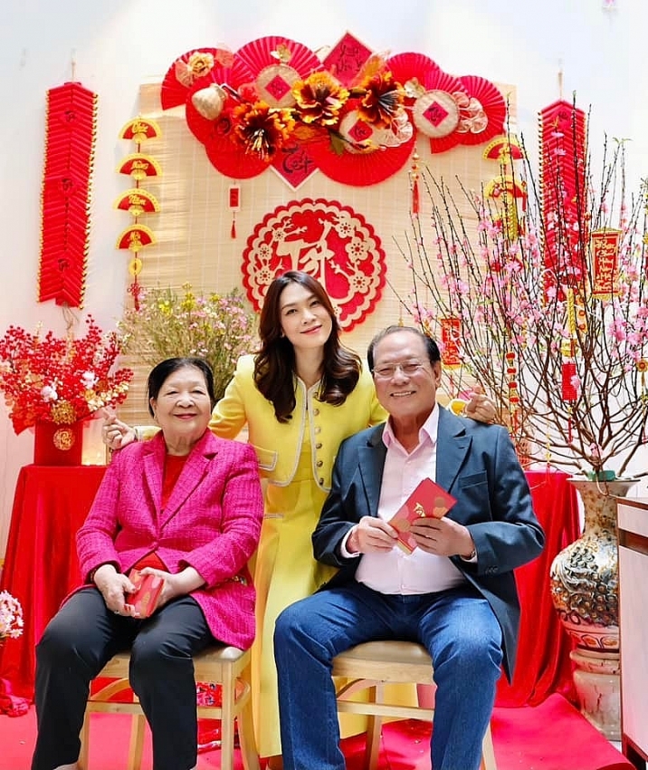 Hiếm khi chạy show Tết, Mỹ Tâm tận hưởng kỳ nghỉ bình yên bên gia đình