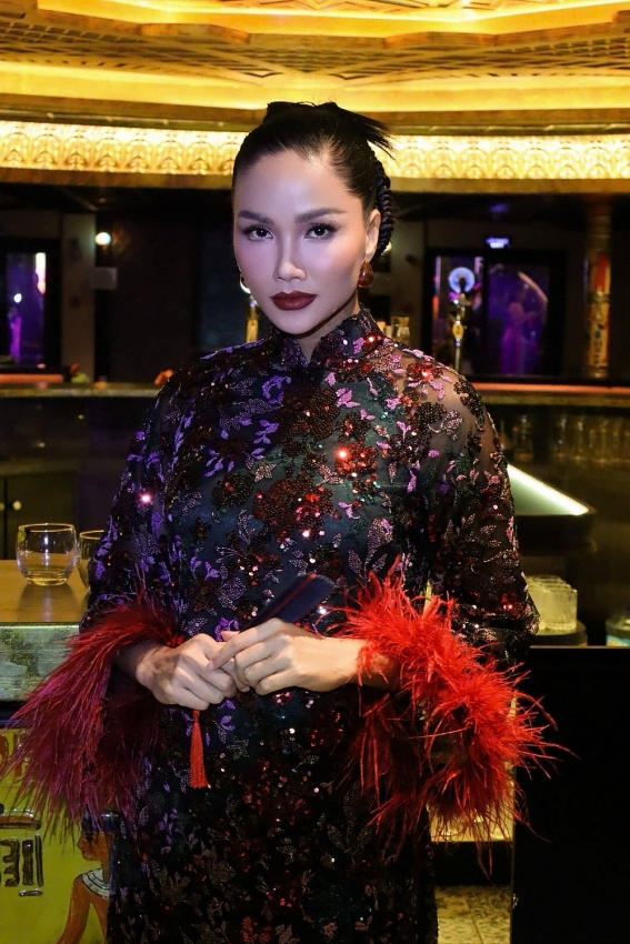 H’Hen Niê thay đổi thế nào sau gần 10 năm giành vương miện hoa hậu? H’Hen Niê thay đổi thế nào sau gần 10 năm giành vương miện hoa hậu?