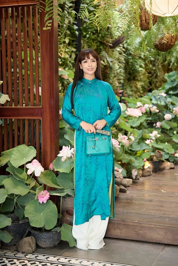 Vẻ đẹp vượt thời gian của cặp song sinh Thúy Hạnh và Thúy Hằng