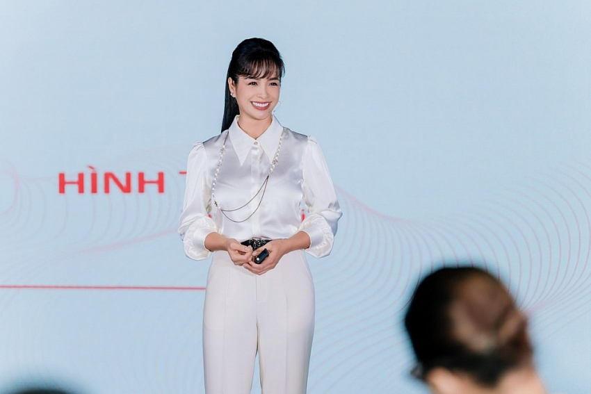 Vẻ đẹp vượt thời gian của cặp song sinh Thúy Hạnh và Thúy Hằng