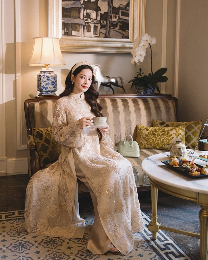 Mỹ nhân Việt rạng rỡ đón xuân trong tà áo dài truyền thống