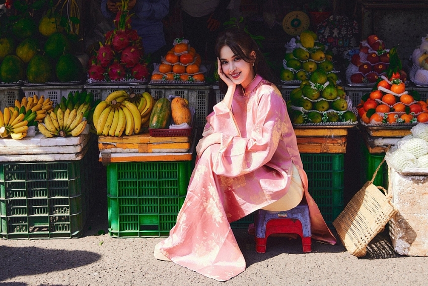 Mỹ nhân Việt rạng rỡ đón xuân trong tà áo dài truyền thống