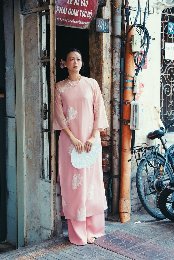 Mỹ nhân Việt rạng rỡ đón xuân trong tà áo dài truyền thống
